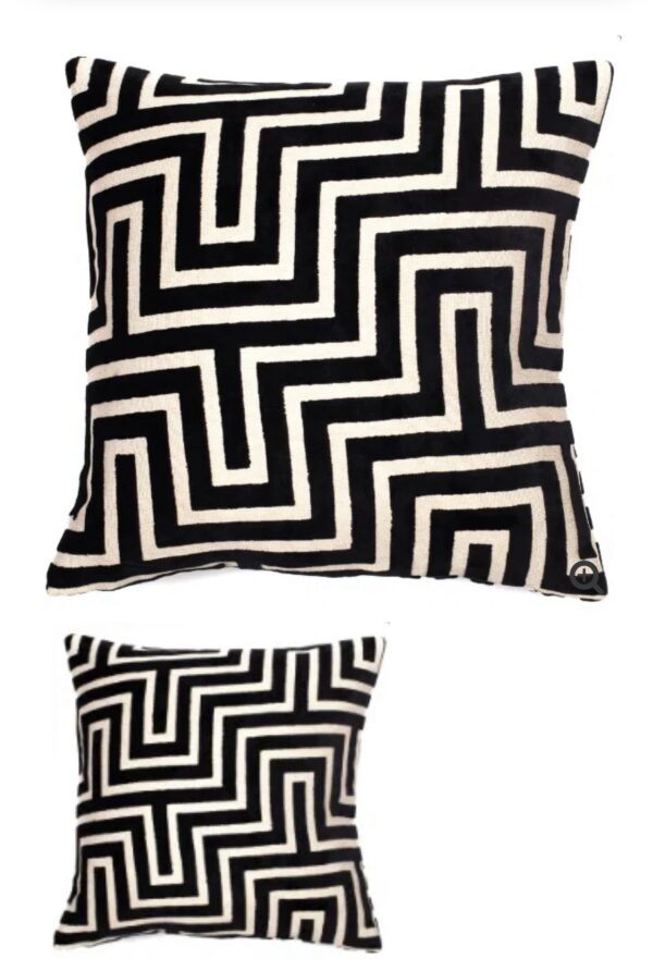 Maze cushion black Large